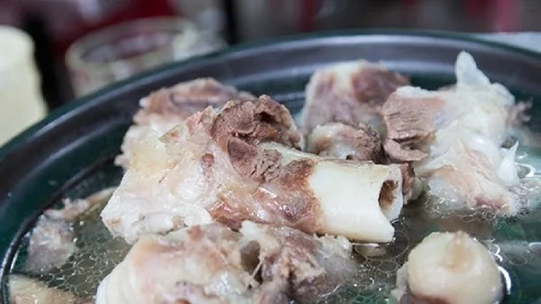Nước hầm xương ống