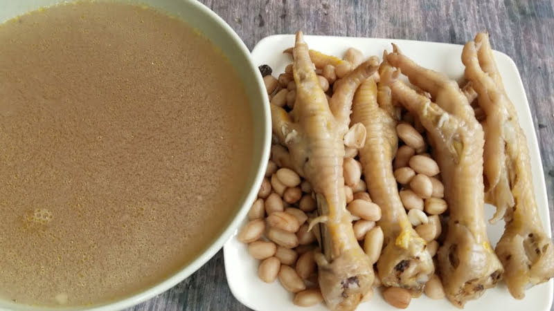 Cách làm món chân gà hầm lạc để chữa đau xương khớp